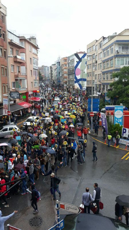 350's tweet photo. So much respect to the 4000 who marched in Istanbul and the 1500 in İzmir. 

Every action counts. #ClimateStrike https://t.co/YtmKhPUgYV