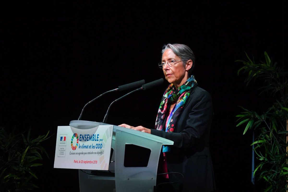 Elisabeth_Borne's tweet photo. Il n’y a pas d’un côté le défi climatique et de l’autre les enjeux sociaux. Le progrès humain fait partie de l’écologie. C’est ça la transition écologique et solidaire, et les objectifs du développement durable #ODD.

4e anniversaire de l’@Agenda2030FR https://t.co/BJ2Gj0VkHv https://t.co/PX5Lcrss1o