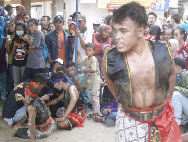 Entah apa yang merasukimuuu~