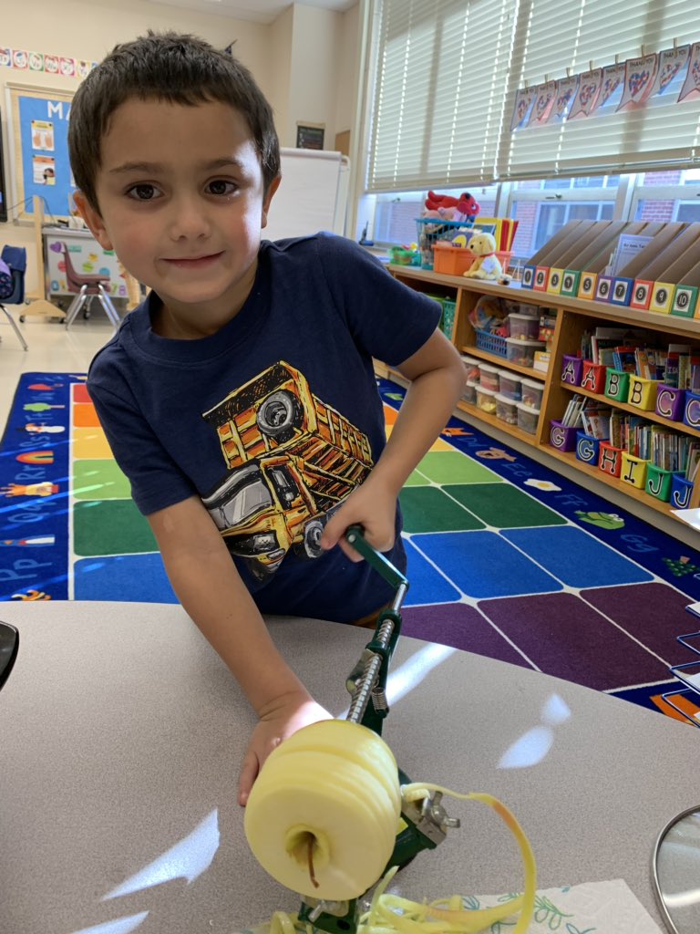 We had so much fun making applesauce! 🍏🍎 #finsupdc #Kindergarten <a href="/definocentral/">Defino Dolphins</a> <a href="/MTPSNJ/">Marlboro Twp Schools</a>
