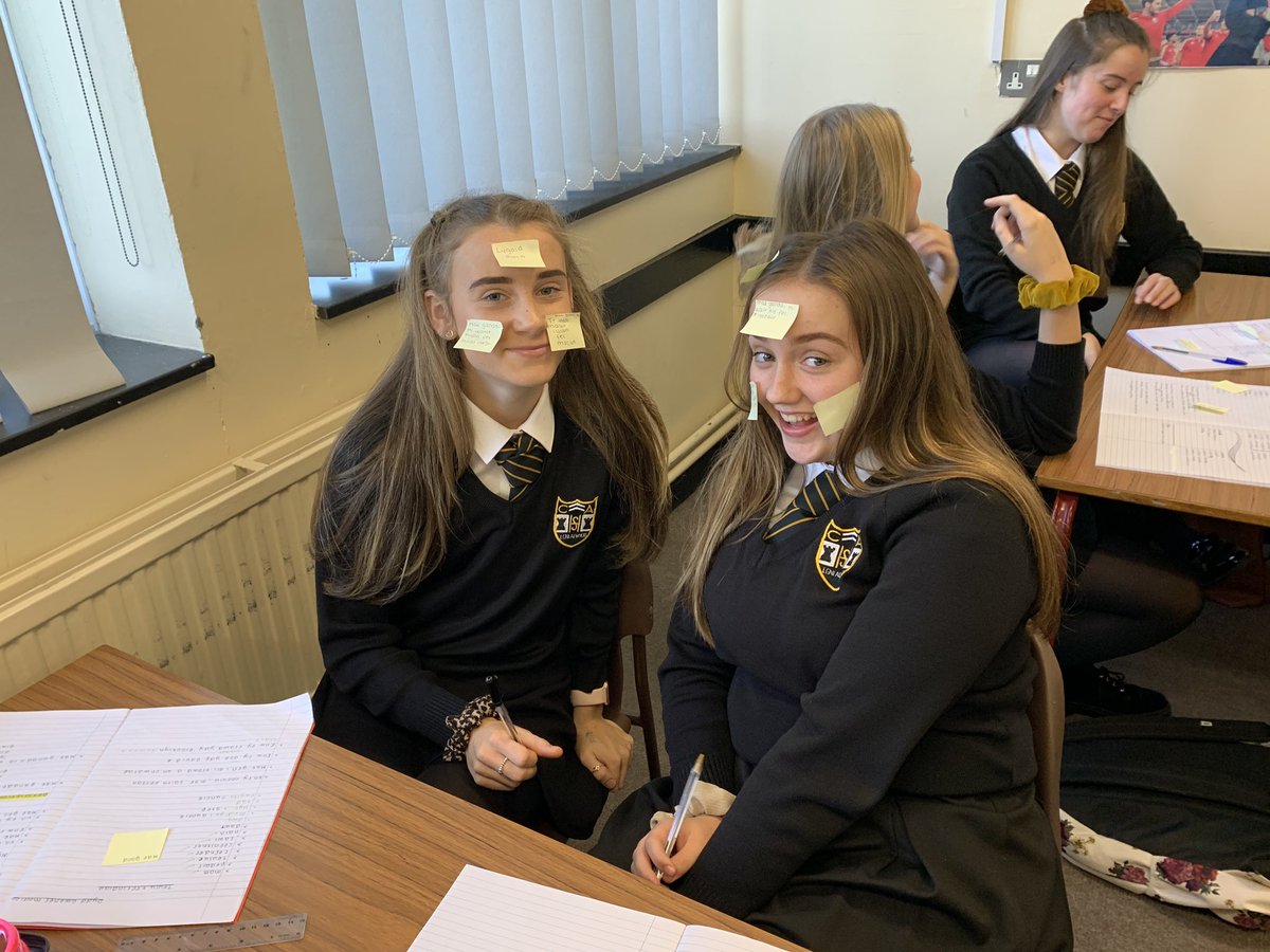 CAHS_Cymraeg's tweet photo. Blwyddyn unarddeg yn mwynhau disgrifio’i gilydd gan ddefnyddio cyffelybiaeth bore’ma!! #Cymraeg #TGAU #Ailiaith Yr 11 having fun describing eachother using similies this morning 😁 https://t.co/oAPNZbMDMq