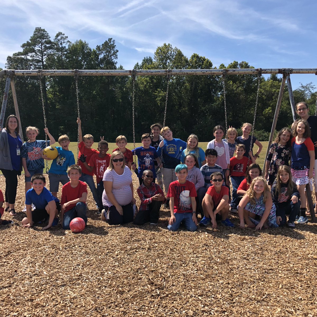 MsAThomas4's tweet photo. Look at all of our fourth graders dressed in red, white, and blue for patriot day! #proudpetspatriots @TiffanyMBusch @mrscook4thgrade @wallaceteaching @BrittanyFeryus https://t.co/bRByLefQxe