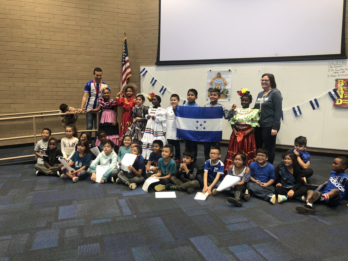 WalterBickettES's tweet photo. Celebrating 198 years of independence of Honduras 🇭🇳 they worked hard to present #ReadHawks @WalterBickettES @Renee_McKinnon1 @UCPS_MonroeNC @AGHoulihan @PollyGlotPress @ParticipateLrng @jessicacgarner https://t.co/vCGKs5DBQA