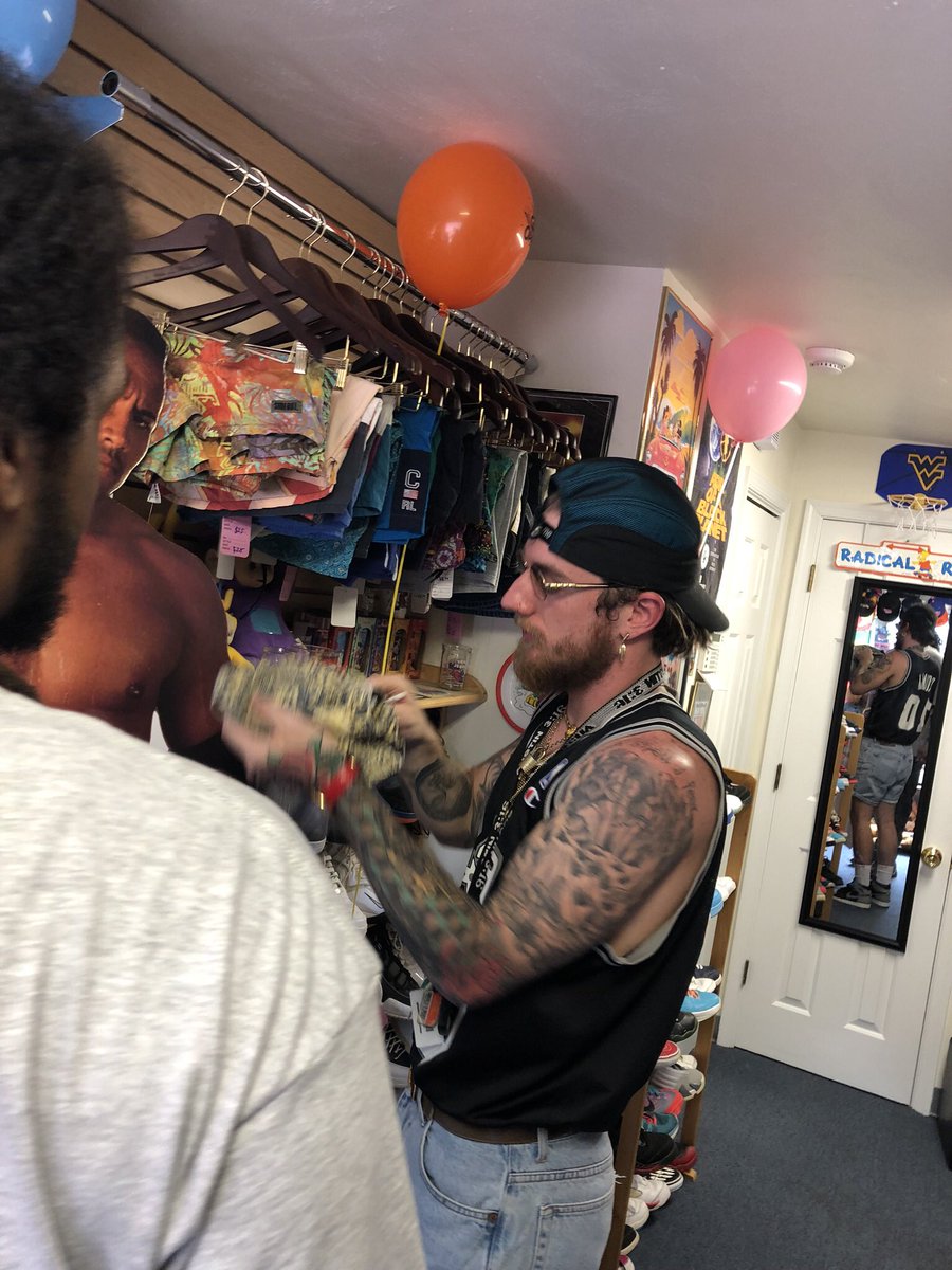 jstnbelue_'s tweet photo. i know i’m late at doing this up here bc i never tweet but i am 23 y/o with a 90’s based vintage clothing store located in chesapeake on 1143a bainbridge blvd. i mostly do vintage but i also have streetwear &amp; shoes. retweet this for me, my next customer could be on your TL! https://t.co/Vv2ZZIC4ww