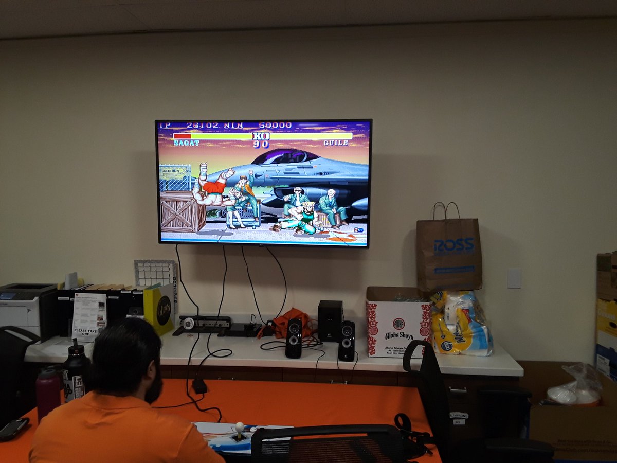 Joshua_Lang1's tweet photo. #successsharing HD arcade ! #met1702 having a blast from the past ! #1702dueceswild @HomeDepotHawaii @hd1702 #hddistrict284 https://t.co/dXNFrW5eeE