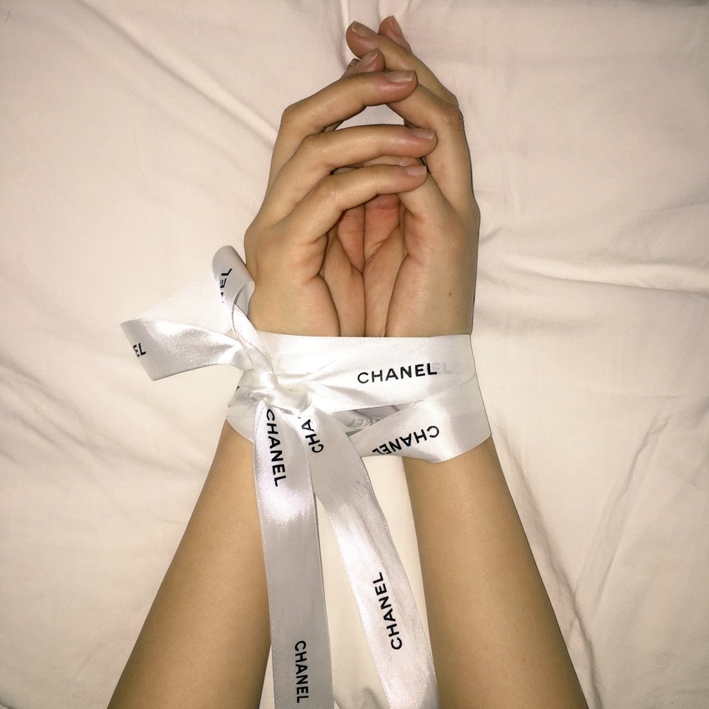 how to tie a wreath bow with wired ribbon