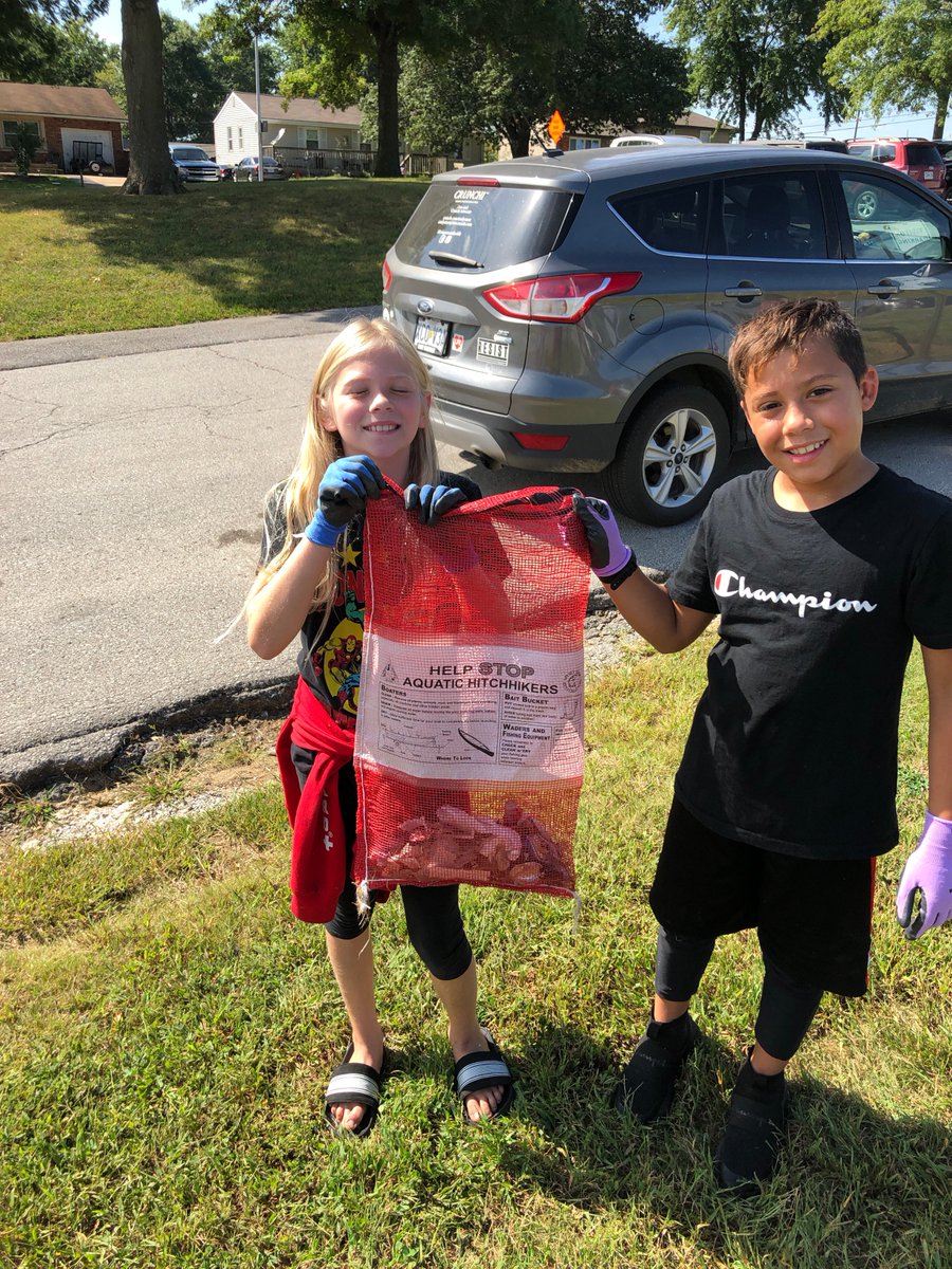 mr_maurin's tweet photo. What a fantastic opportunity that @KCMOwater gave @RavensNKC today! Ms. Kate came back and helped us clean up 12 lbs. of trash around the school! #kateisgreat @NKCSchools #investinyourcommunity #savethestreams https://t.co/ZeTZCI6k4P