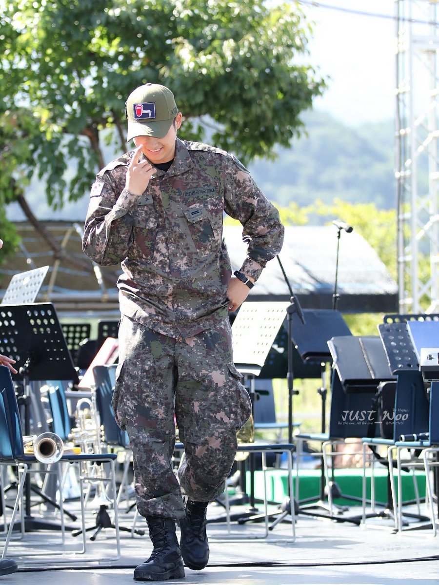 cnupics's tweet image. he looks so good in his uniform