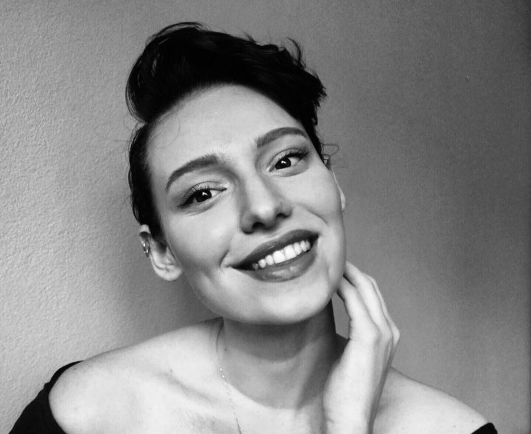 “Belki kaybedeceğim ama savaşırken kaybedeceğim” demişti Neslican... 21 yaşında bugün hayatını kaybetti. Seni hep o güzel gülümsemenle hatırlayacağız. 🖤 #neslicantay