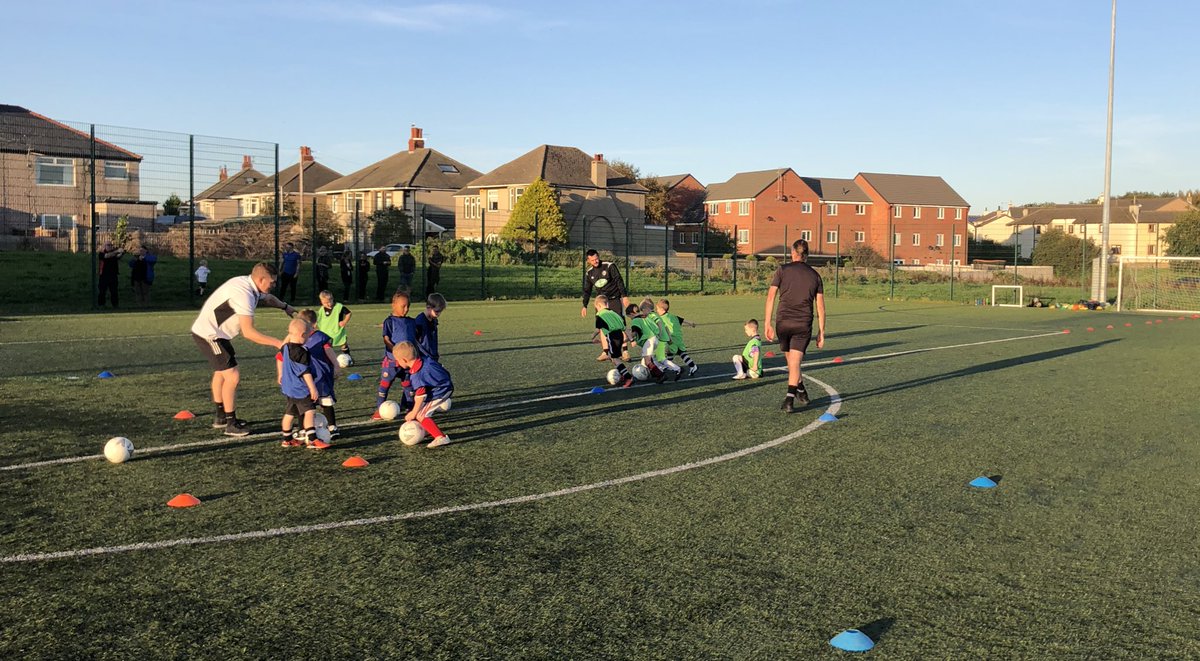 NLDDC_FirstStep's tweet image. Fantastic session tonight.
Was brilliant 
Improvement is there for all to see
#enjoyment
#football
#learning
#fun
#nlddcfamily
⚽️⚽️⚽️