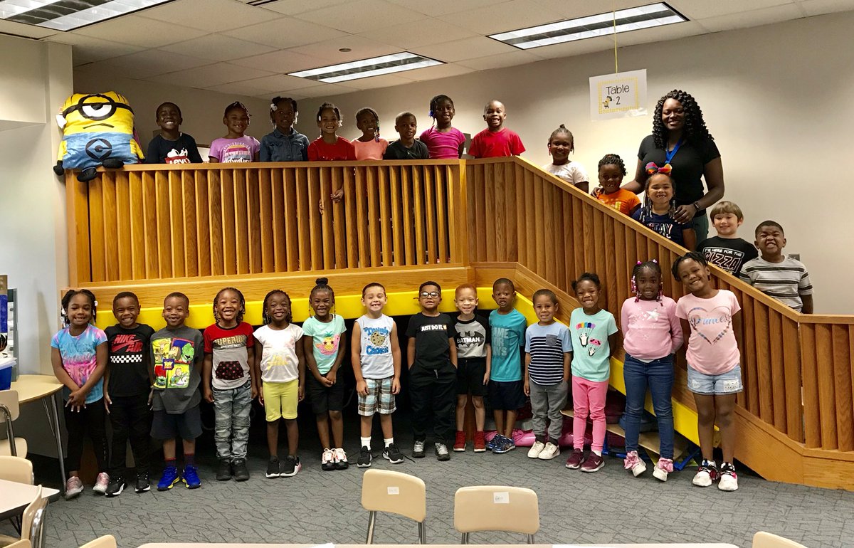 FSherrillNWE's tweet photo. WE MADE IT TO OUR 7TH WEEK OF OUR WHOLE CLASS KNOWING ALL OUR SIGHT WORDS. We are at 25 words and they still havenโt missed one yet! @NorthWayneElem @WayneTwpSuper @MrsWey10 #wearewayne #KINDERGARTEN #27students https://t.co/CV7Y8M5eOZ