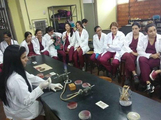 La #FacultadMedicina sigue firme y trabajando por un mejor país, a pesar de las adversidades del día a día. ¡Seguimos adelante!  

#FmedLuz #FacultadDeMedicina #ExcelenciaEnSalud #SomosLUZ