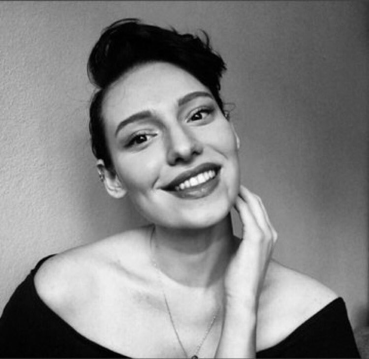 Hepimizin kalbine dokunan güçlü kadın... Seni, büyük mücadeleni ve güzel gülümsemeni asla unutmayacağız... Huzur içinde uyu... 😔🙏🏻 #neslicantay