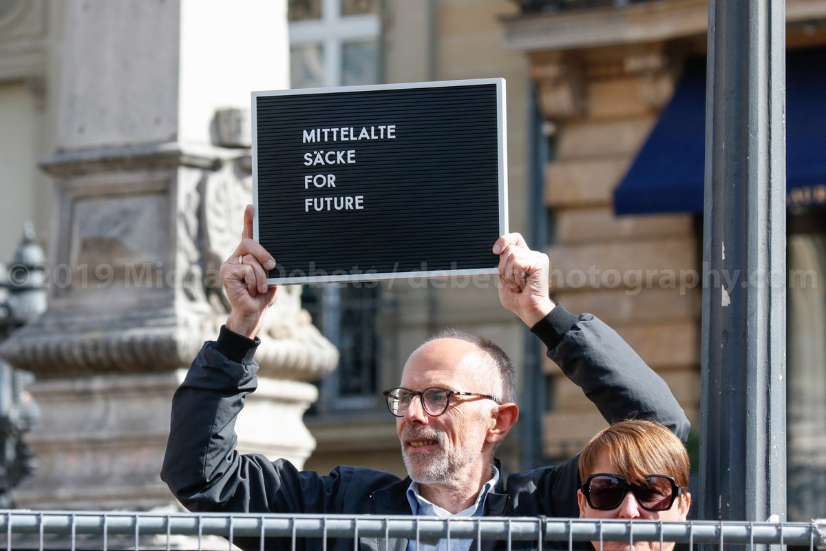 MichaelDebets's tweet photo. 2019-09-20 Impressions from the #Fridays4Future Global Climate Strike in #Frankfurt / Eindrücke des Fridays For Future  Klimastreik in Frankfurt. More pictures at / Mehr Bilder bei https://t.co/K5dbEivkMx #ffm2009 #globalstrike #069forclimate #AlleFuersKlima https://t.co/JSqWCXrgcD
