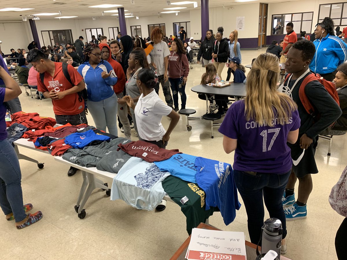 DrSherriBarrow's tweet photo. Kick off to College Application Week with shirts for our Class of 2020 scholars to prepared them to Rep their College on Monday! We support our @GWContinentals scholars in EVERY way. thank you @IvyTechCC @IUPUI #CollegeGO #CollegeApplicationWeek2019 #CollegeansCareerReadiness https://t.co/djb77VY414