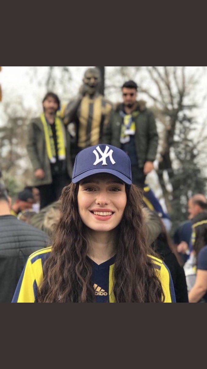 Sen herkese çok büyük örnek oldun,seni asla unutmayacağız Sarı Kanarya🥺🥺💛💙    #neslicantay
