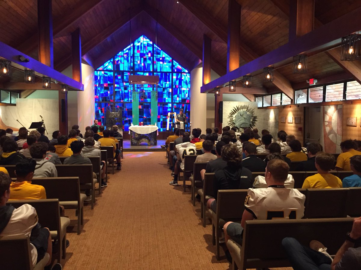 We had over 140 students attend Mass today at encore! What a great way to start a Friday! Special thanks to Fr. Brian Fallon for celebrating Mass with our Vianney community! <a href="/vianneygriffins/">Vianney Griffins</a> <a href="/ohfallon/">Fr. Brian Fallon</a>