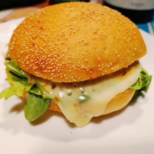Celimondo's tweet photo. Hamburger a modo mio.
Panino deglutinato, hamburger di pollo e tacchino, songino, Emmental e salsa barbecue Develey.

https://t.co/2NjX6M13By

#glutenfree #senzaglutine #food #foodporn #ricetta #recipes #glutenfreerecipes #ricette #cucinaitaliana #bezgl… https://t.co/7uUi8zuB3v https://t.co/6D35AI0d5q