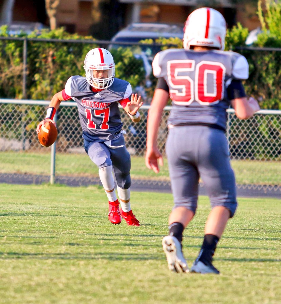 LukeDobbins1's tweet image. We off and running🐎 we just gotta keep getting better. 👊💯 
@PMMS_Sports @CowanFe @silk_djgall #qbhitlist @FBU_NC @carolinabowl @ExposureD1 @CarolinaXposure @PalmettoPrepsSC @_UnderTheRadar_ @NationalPID @sportsthread @SC_HS_FB @ItsTheFBLife @PlayBookAthlete