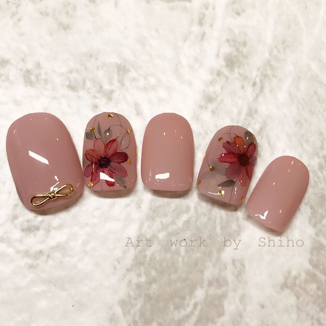 Mery 色ごとの花言葉が素敵なコスモス 秋桜色のネイルを施して それぞれの意味にぴったりなデザインをご提案します 指先に美しさを纏ってみてね コスモス ネイルデザイン 花言葉 T Co Xbhnjwyon1 T Co Yciulbepym Twitter