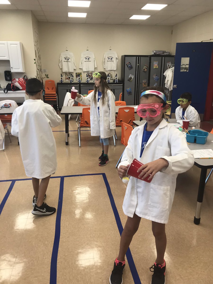 DiscoveryLabPOB's tweet photo. Mr. Ravo and Ms. Rocco’s #thirdgrade  class explore balanced and unbalanced forces in the #DiscoveryLab today #ClaimEvidenceReasoning @karenheitner @jmarchesePOB @POBSchools @MrRavo_POB https://t.co/oqq194bfO2