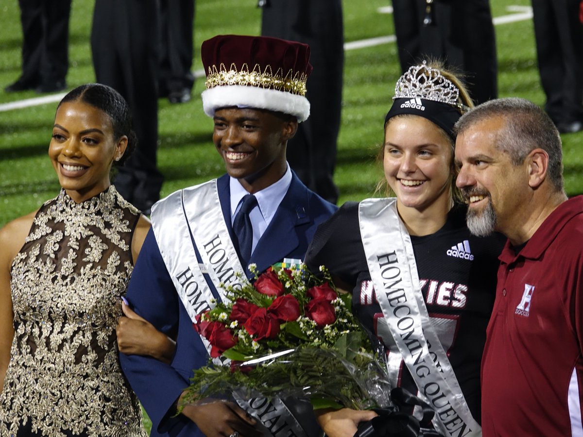 Congrats to Howard’s Homecoming King Eric Manson and Queen #17 Elizabeth Rodenroth!!!

#BibbVIP #BibbAthletics