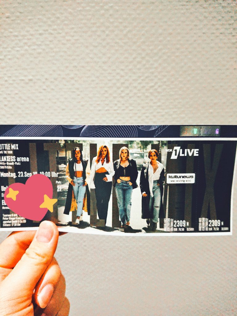 syoge71's tweet photo. 届いたーっ♡♡♡
@LittleMix #LM5TheTour https://t.co/qaEu0OYH1s