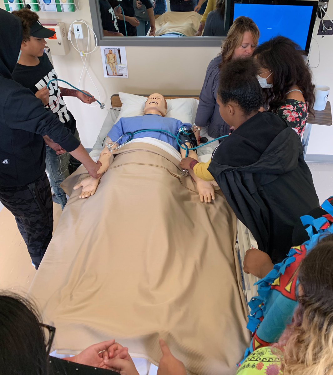 NEW__Innovation's tweet photo. N.E.W. &amp; NWTC are providing an opportunity for students like no other in Wisconsin. 7-9 graders taking courses on NWTC campus every week, designed just for them. This is beyond innovation, this is disruption. To see a disengaged student embrace a college experience is priceless. https://t.co/0Tdrsa5iJS
