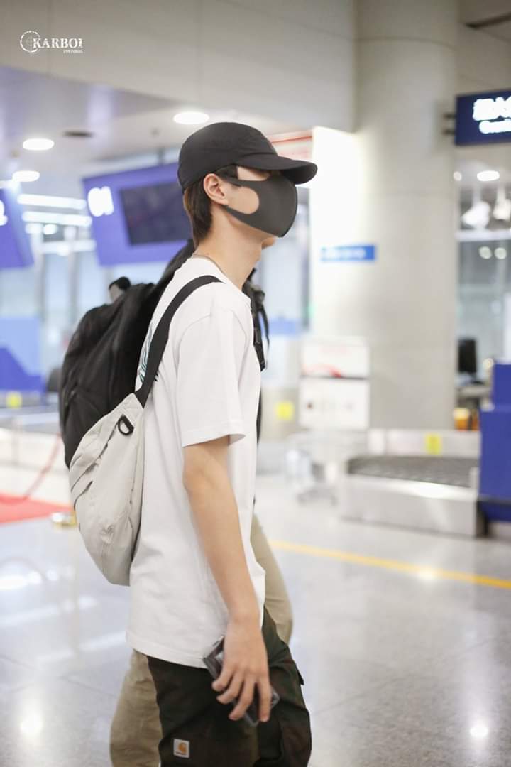 Fanclub12095774's tweet photo. #WangYibo王一博 #WelcomeWangYibotoThailand 
มาลงดอนเมืองแบบไพรเวทเจ็ท สมกับเป็นทั่น😅 

ปล.ตอนนี้ถึงกทม.แล้ว https://t.co/jRpRW0fS32
