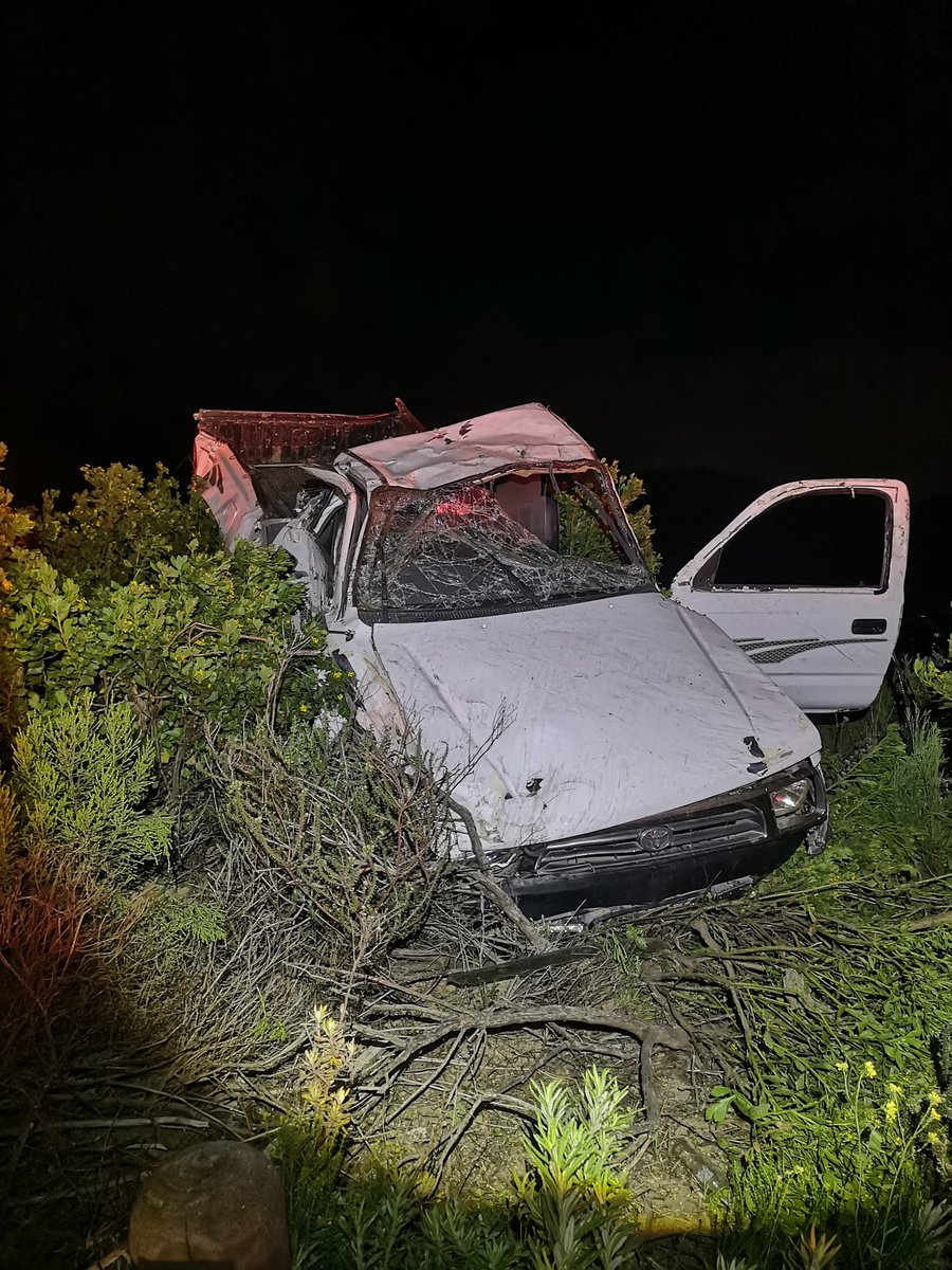 MVC. Bakkie rollover. Ou Kaapse Weg. 23 pts with moderate to critical injuries, including 9 fatalities. Great teamwork by all involved. #masscasualty <a href="/1SecondLater/">1Second</a> <a href="/FatalMoves/">The Fatal Moves Team</a> <a href="/News24/">News24 🇿🇦</a> <a href="/eNCA/">eNCA</a> <a href="/_ArriveAlive/">Arrive Alive</a> <a href="/ewnupdates/">Eyewitness News</a> <a href="/ER24EMS/">ER24 EMS (Pty) Ltd.</a> @WCHEMS <a href="/cptfrs/">CPT's Fire & Rescue</a> <a href="/cmrmed/">CapeMedResponse</a> <a href="/SAPoliceService/">SA Police Service 🇿🇦</a>