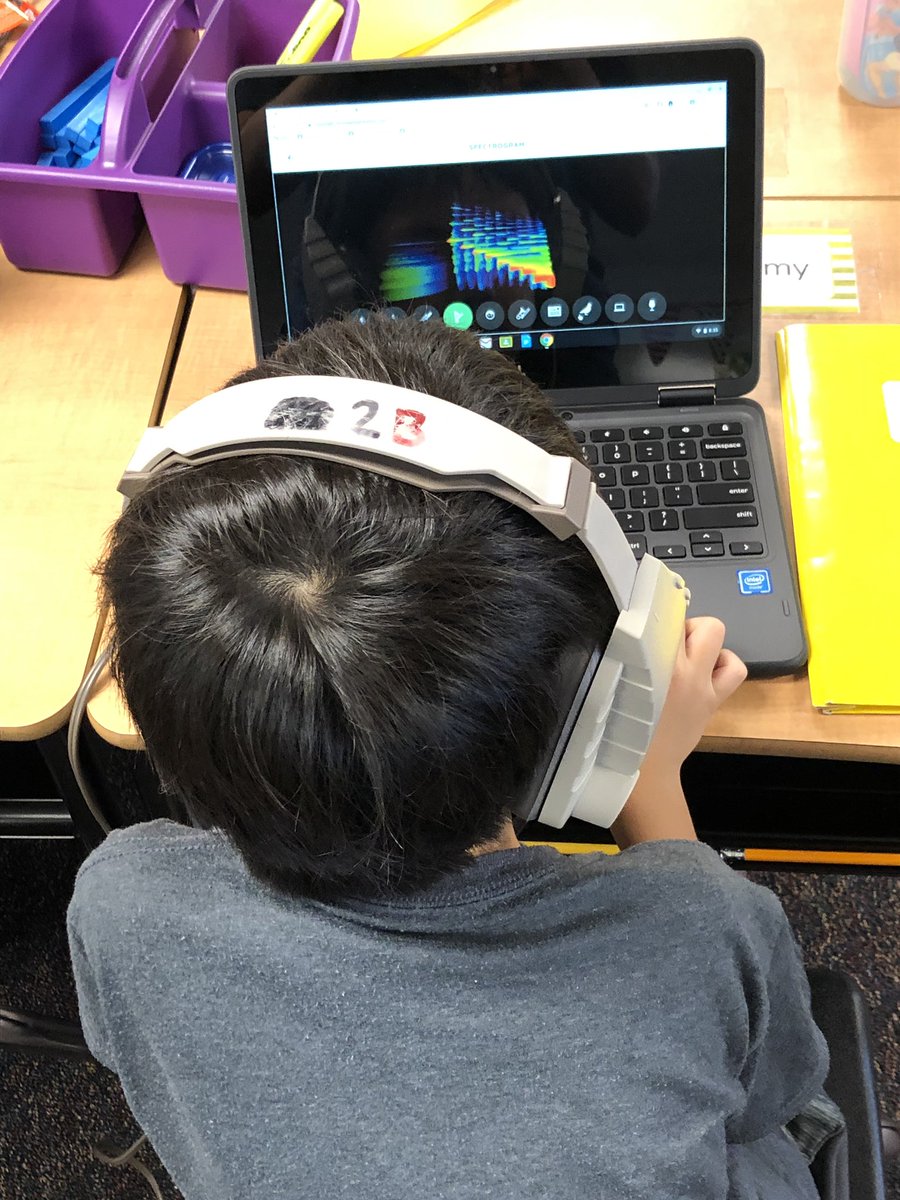 MsJRRISD's tweet photo. I hosted Ms. Langfordβs class so they could explore Google Chrome Music Lab πΆ during this morningβs #ESLOT. They voted βSong Makerβ as the class favorite experiment but they also enjoyed art, rhythm and piano πΉ components #MsJs2nd #STEAM https://t.co/qG5fPoKALD