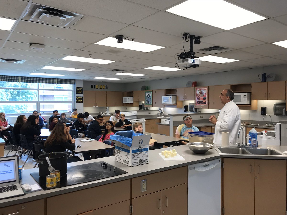 king4FACS's tweet photo. We had a great day today learning about The CAA, the courses offered and cooking with Chef Steve! #DeliciousShortbread https://t.co/tGQFImNkPe