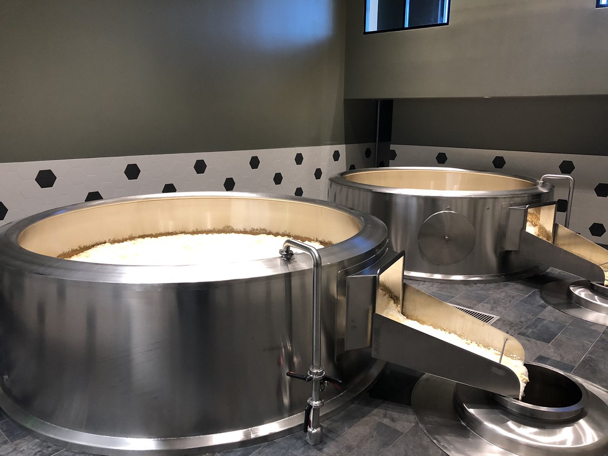 RussianRiverBC's tweet photo. Happy Hops is in high krausen today in the open top fermenters!  And it smells soooo good!  #thisnevergetsold #happyhops #opentopfermentation #funwithfermentation #rrbcwindsor https://t.co/FrbodyXiJX