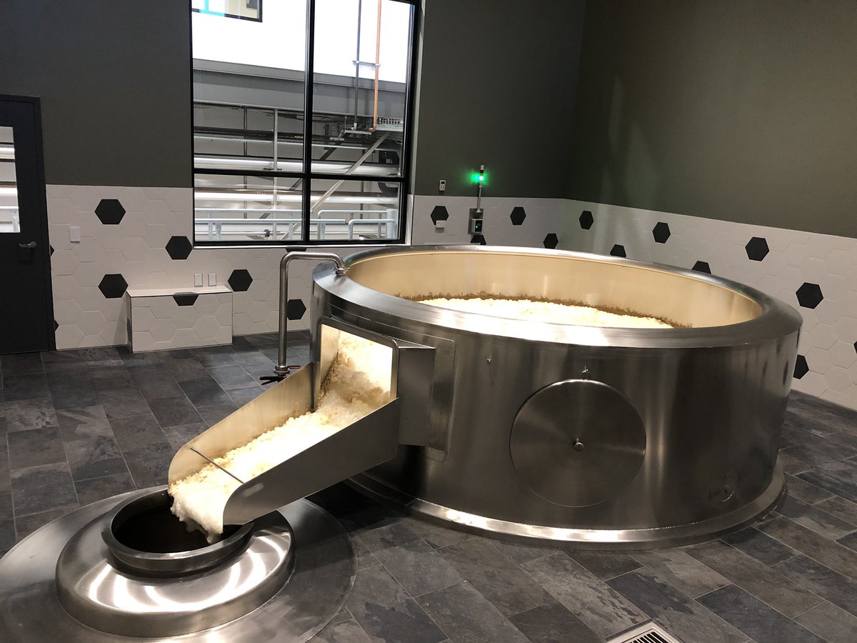 RussianRiverBC's tweet photo. Happy Hops is in high krausen today in the open top fermenters!  And it smells soooo good!  #thisnevergetsold #happyhops #opentopfermentation #funwithfermentation #rrbcwindsor https://t.co/FrbodyXiJX