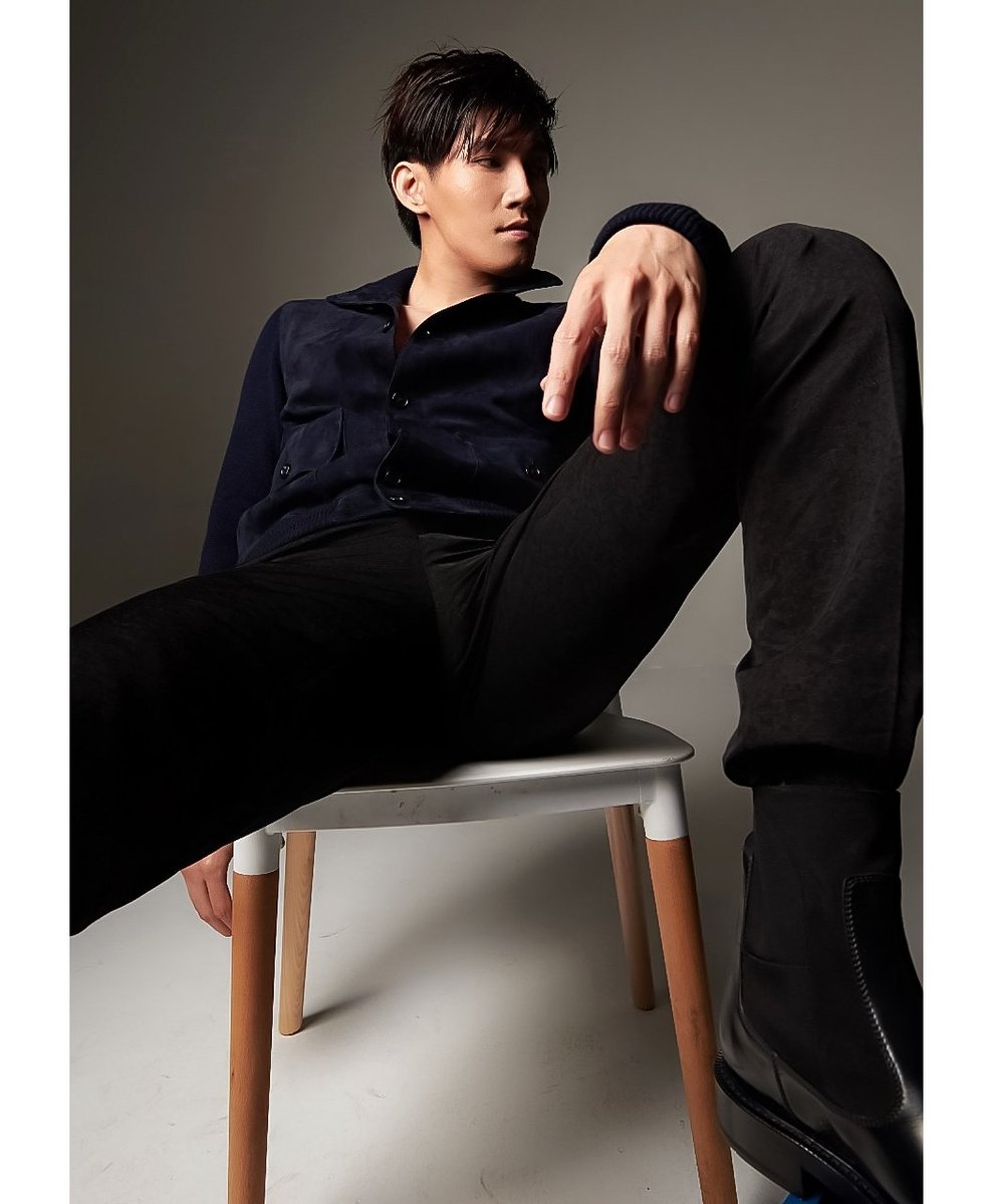 SivakornLert's tweet photo. Man in black.
#hommesthailand
#hommesplus
#lofficielhommesplus https://t.co/oxC66bV3fv