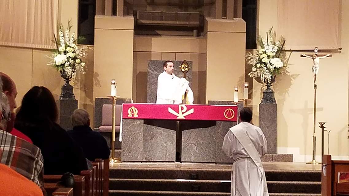 SMMSimpsonville's tweet photo. Our evening ended with Adoration and Benediction. Looking forward to day 2 of our Everyday Discipleship Retreat.
#smmcc #parishlife #catholic #catholicfaith #adoration #benediction #everydaydiscipleship #kofc #knightofcolumbus #kofccouncil10819 https://t.co/B8Rl2uGwmh