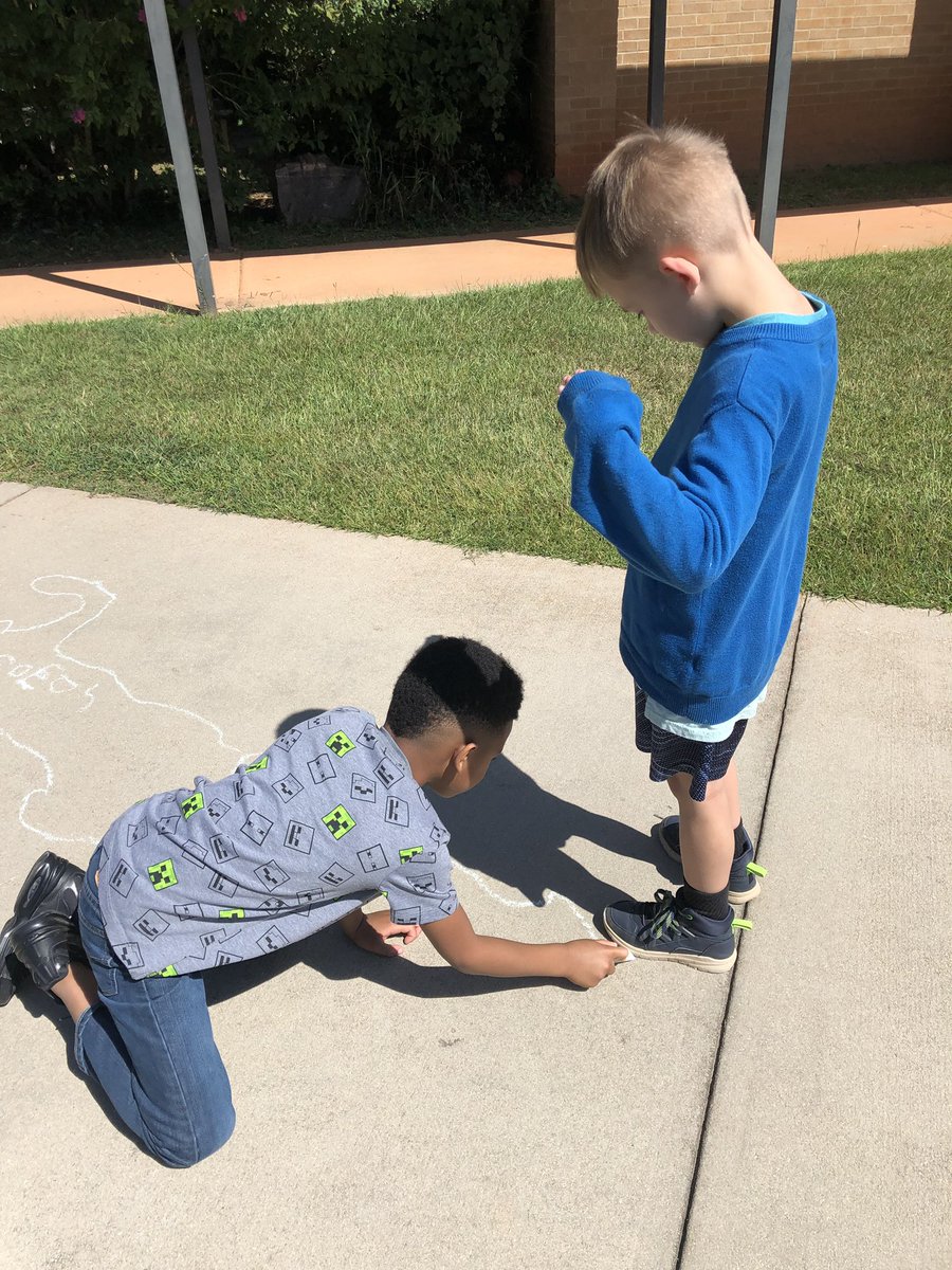 Creating shadows using our bodies! #StudentInquiry #LightandShadow #ThisIsLeaphart #PrideIn5 #STEAM @LeaphartElem