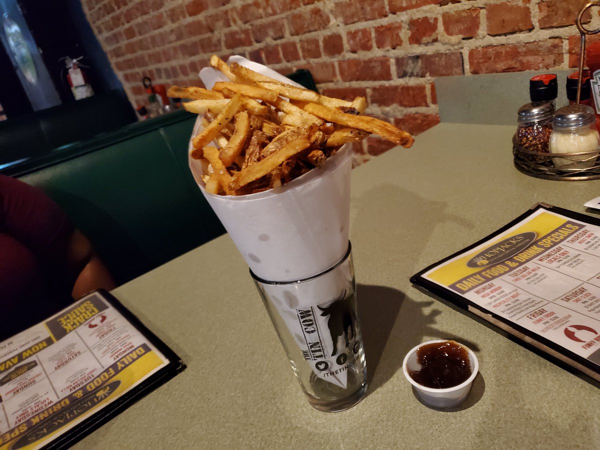 hopjacks's tweet photo. It ain't Gallery Night until you've had some Belgian Fries and a pint or two. See you soon! https://t.co/d4i7hmQytu