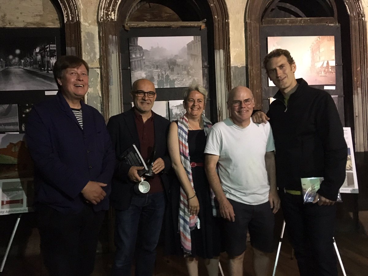 Delighted to have won the ⁦⁦⁦⁦<a href="/thepeckhamsoc/">The Peckham Society</a>⁩ award tonight for our Bellenden primary school  ⁦<a href="/RoryOlcayto/">Rory Olcayto</a>⁩ #peckham #schools