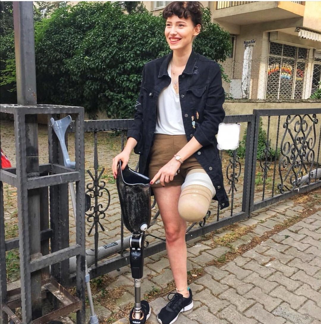 "Benim için sol bacağınızı sevin"
#neslicantay