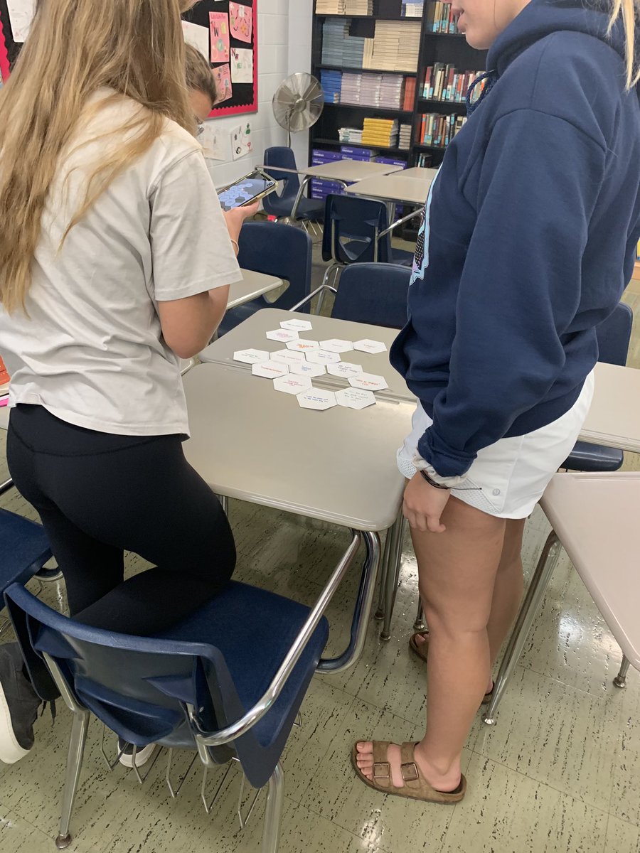Soperclassroom's tweet photo. #Thebestpartofmyweek was tone paint strips in #Accel9 and hexagon theme activity in #SoperAPlit.  Love when students get to work with tangible things! #teachingwithjoy #nwcs1819 https://t.co/40WwMIWbe4