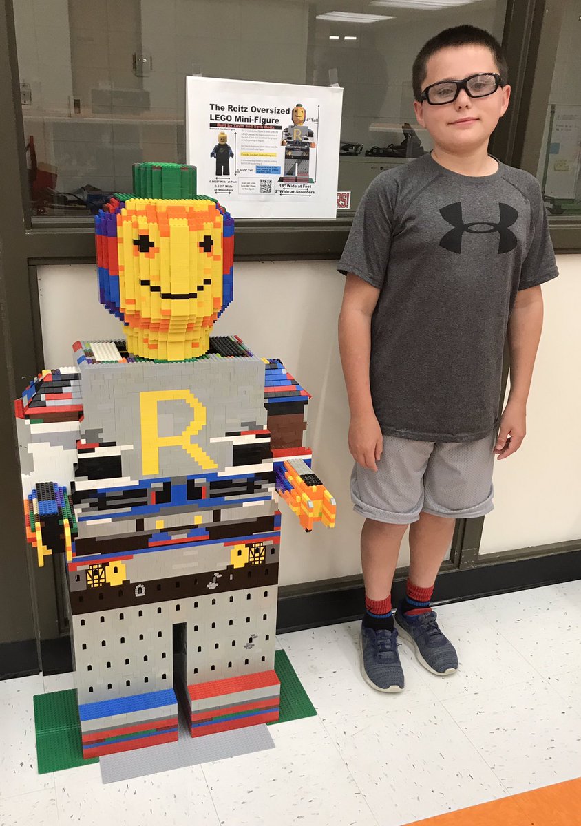 CoLIBRAtoRY's tweet image. So excited to share his incredible talent, grit, perseverance with this creation! #libraryrobot @Hacking_STEM @LEGO_Group @heathermlister @aaronmaureredu