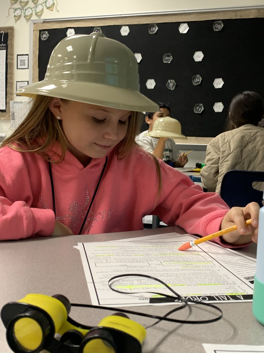 uplandheights's tweet photo. 4th grade students went on a safari today!  The.....“The Reading King” nonfiction text safari! ...such a fun way to learn! https://t.co/vv2rltP7im
