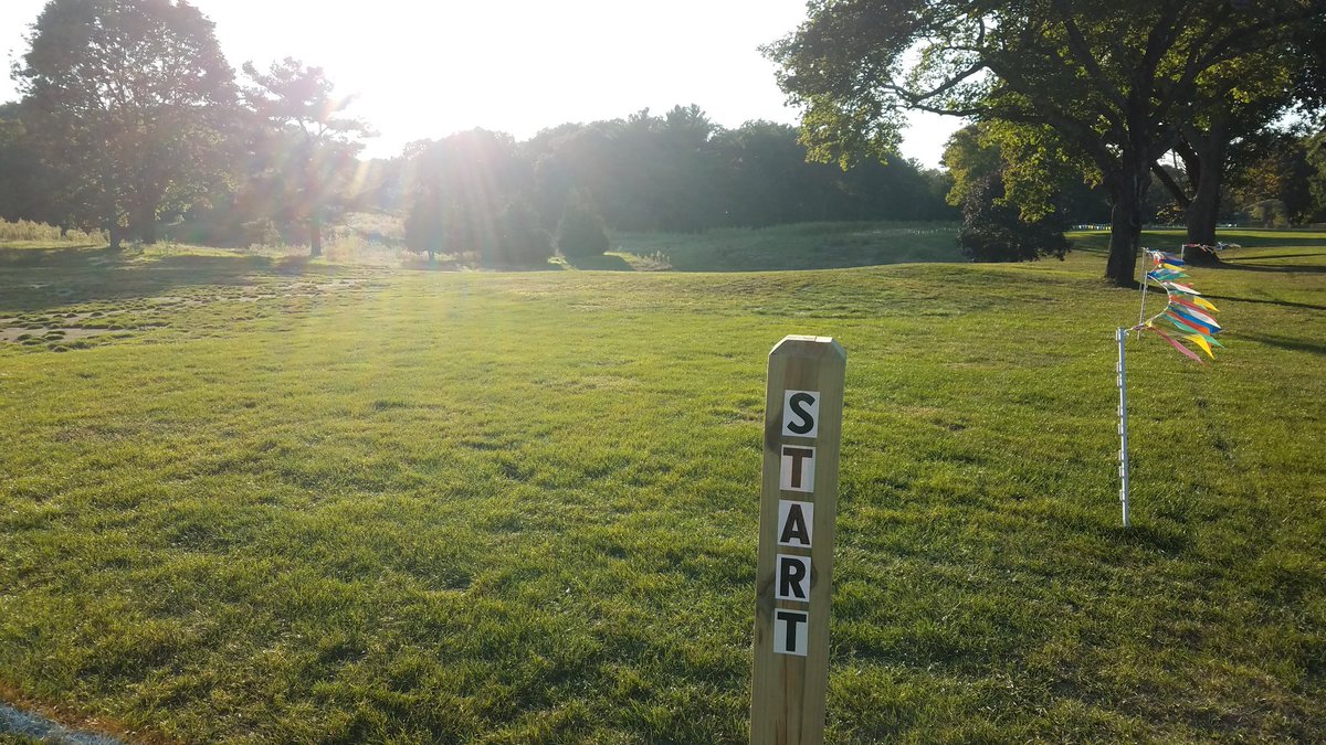 Feehan_XCTrack's tweet image. Golden hour looks good on you, Highland. See you all bright and early for the inaugural Highland Park Invitational! #goshamrocks