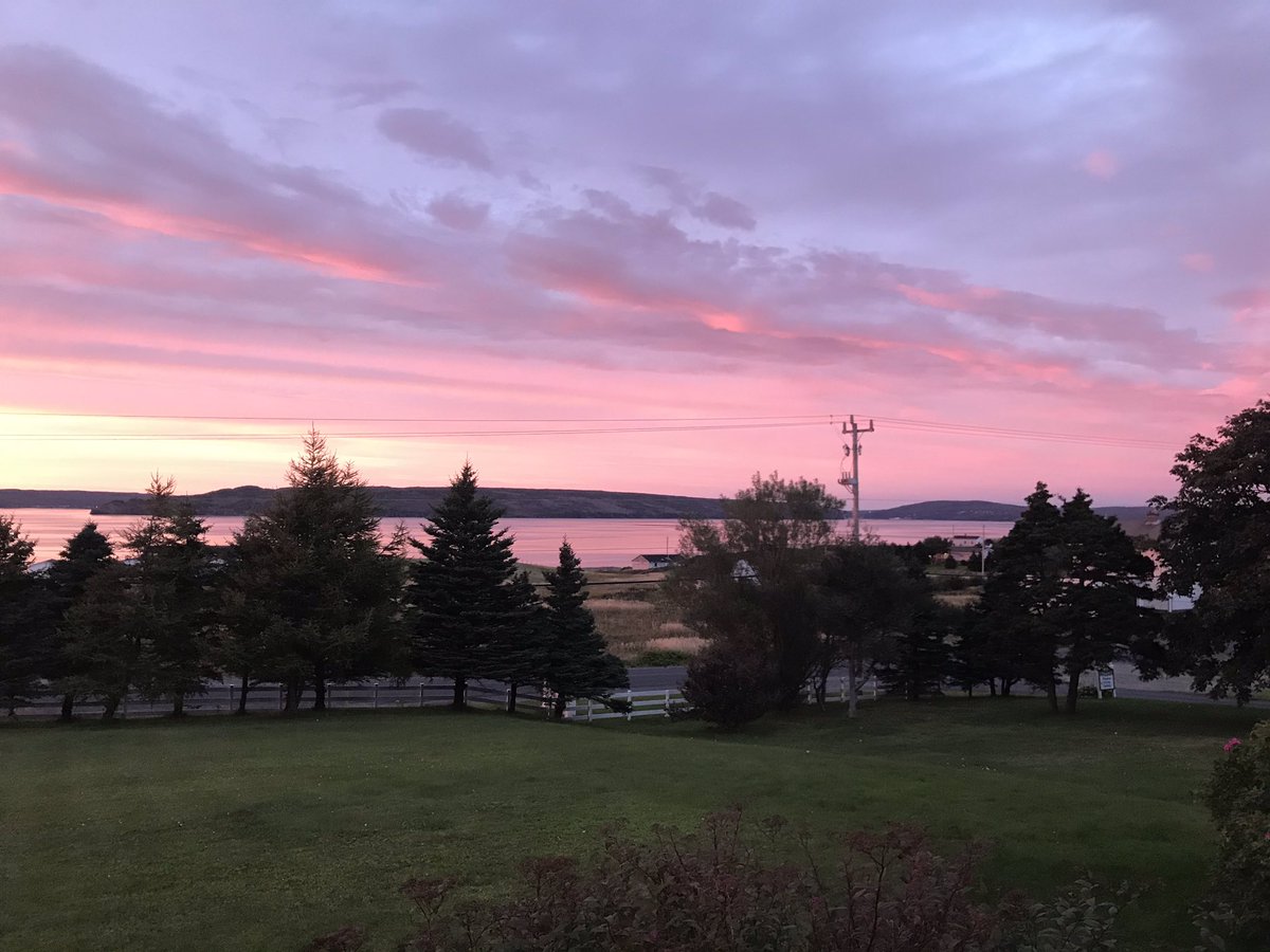 CladdaghInnNL's tweet photo. Unedited Autumn sky! #stmarysnl #ExploreNL @LegendaryCoasts https://t.co/8GC2saNUgO