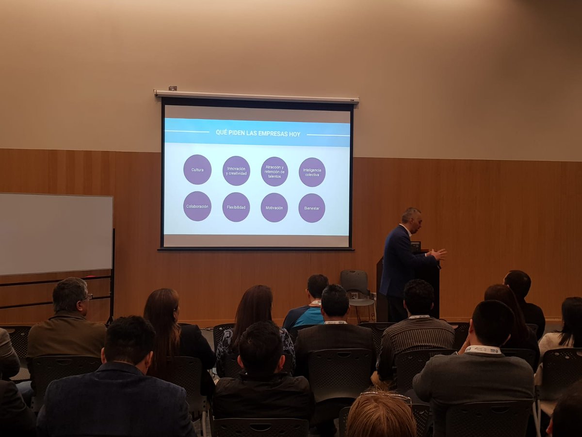 "El espacio de trabajo se presenta como una oportunidad única para mejorar la calidad de vida de las personas e influir sobre su bienestar" Juan Carlos Checa de <a href="/Contractnews/">Contract Workplaces</a> durante el workshop de Workplace en #CIFMersLATAM #Lima