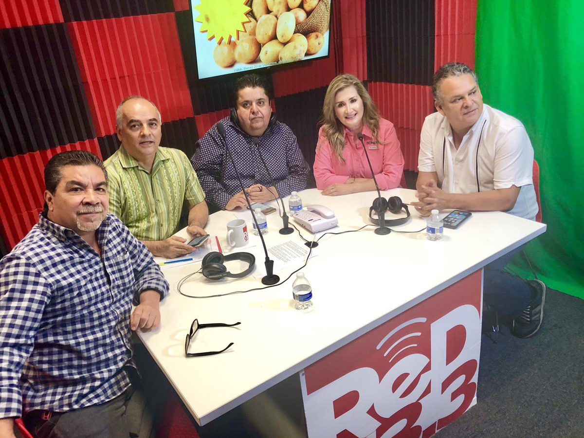 sonoracoves's tweet photo. #EnVivo directora @ElySallard informa sobre los programas de vivienda de la Gobernadora @ClaudiaPavlovic en entrevista para #Red93.3 desde Guaymas
https://t.co/eV0BF5l14I https://t.co/B10y2fKYim