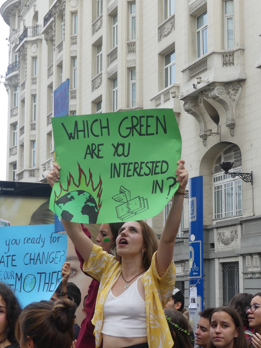 manondecabarrus's tweet photo. "Las otras luchas no tienen sentido si esta se pierde" 
#ClimateStrike in Madrid, Spain - 20/09/2019 
#FridaysForFuture 
@GretaThunberg @FridayForMadrid https://t.co/fklSMjYnPP