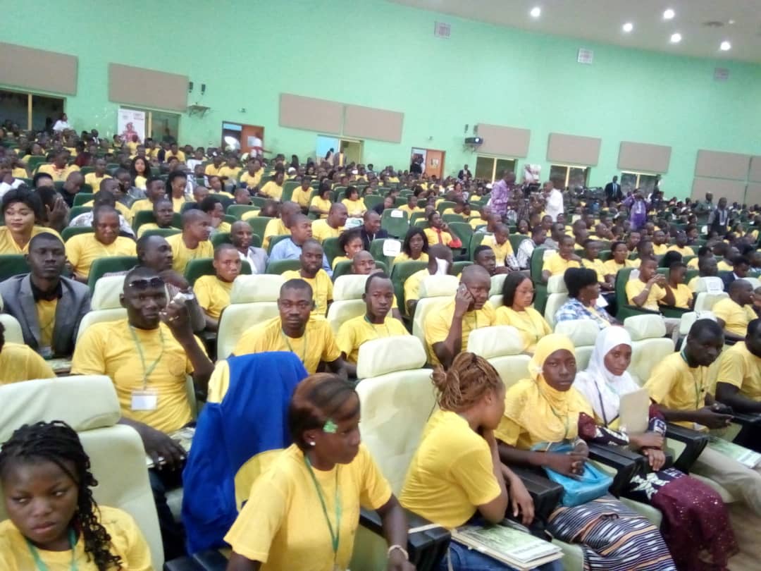 sigbf's tweet photo. Forum national des jeunes 2019 : Roch Marc Christian Kaboré échange directement avec les jeunes. 
L'apothéose de ce forum comme à l'accoutumée c'est l'occasion qui est offerte aux jeunesd'échanger directement avec le Président du Faso. https://t.co/2DLW6bawYy https://t.co/dDwgtBSV9p