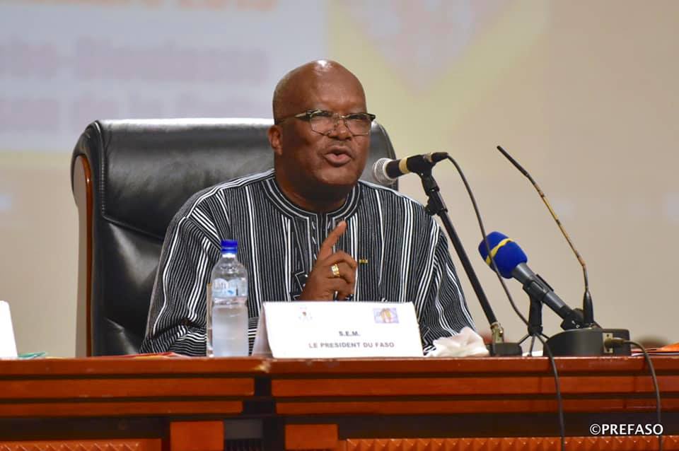 sigbf's tweet photo. Forum national des jeunes 2019 : Roch Marc Christian Kaboré échange directement avec les jeunes. 
L'apothéose de ce forum comme à l'accoutumée c'est l'occasion qui est offerte aux jeunesd'échanger directement avec le Président du Faso. https://t.co/2DLW6bawYy https://t.co/dDwgtBSV9p